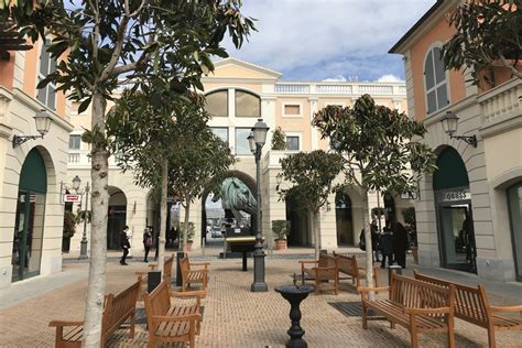 prada reggia outlet caserta|la reggia designer outlet.